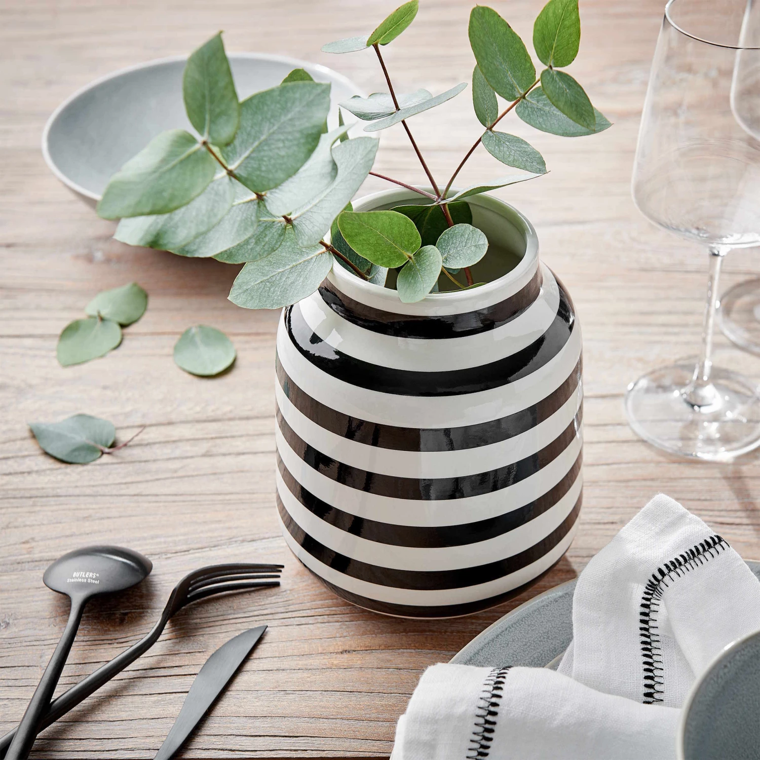Vase Gestreift Höhe 17cm MALIKA In Schwarz-Weiß 4 Vase Gestreift Höhe 17cm MALIKA In Schwarz-Weiß – Bild 2